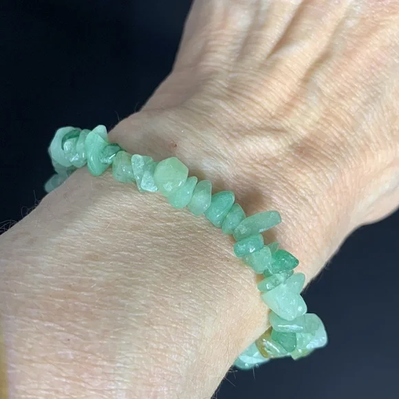 Dainty Green Chrysoprase Chip Bracelet - Picture 7 of 11